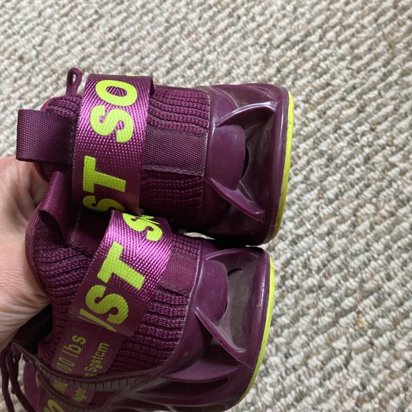 Just So So women’s letter graphic wine red/ lime casual sneakers size 39 (8.5). - Picture 6 of 8